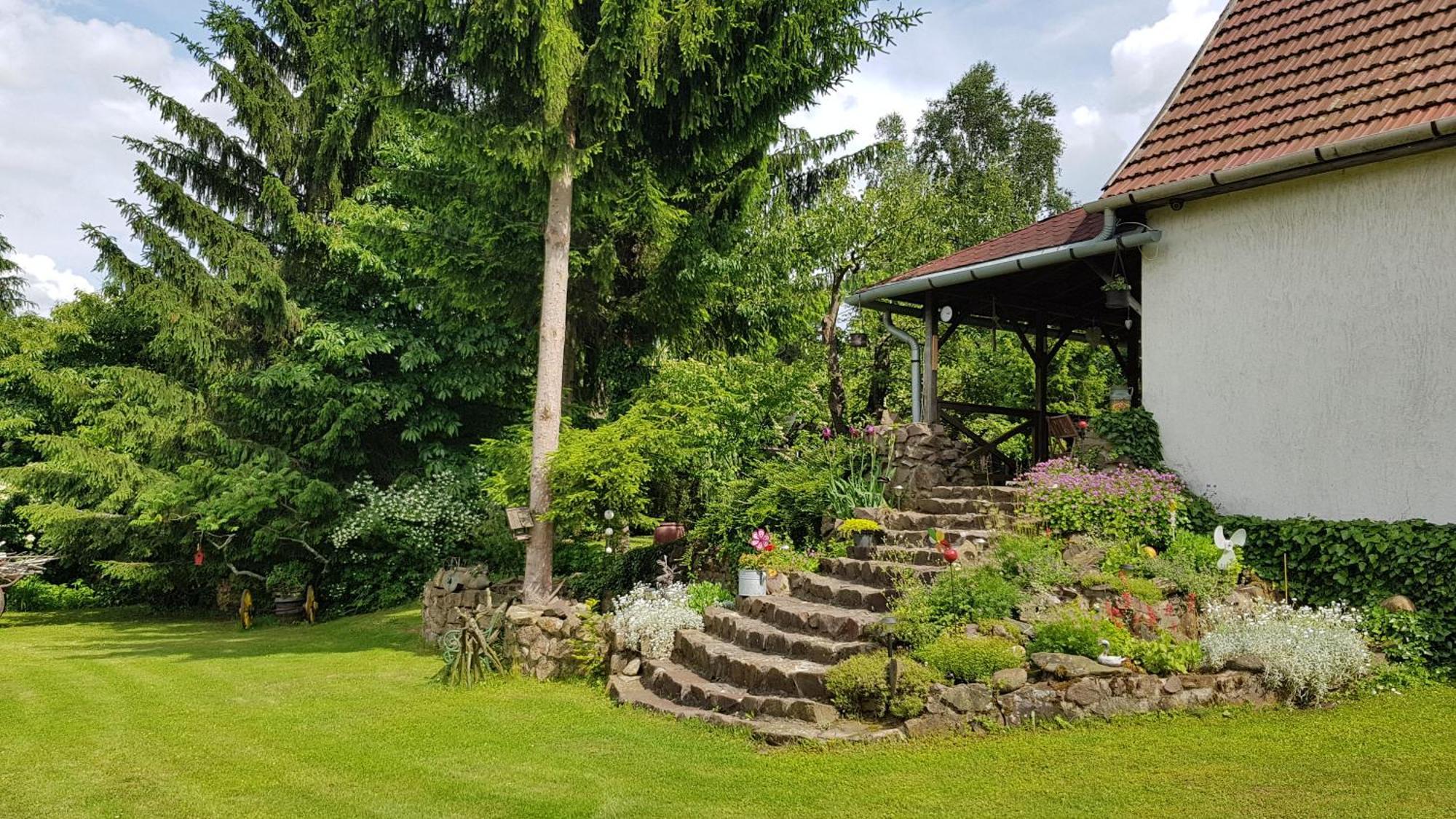 Villa Szarvasko Szeruskert Vendeghaz Exterior foto