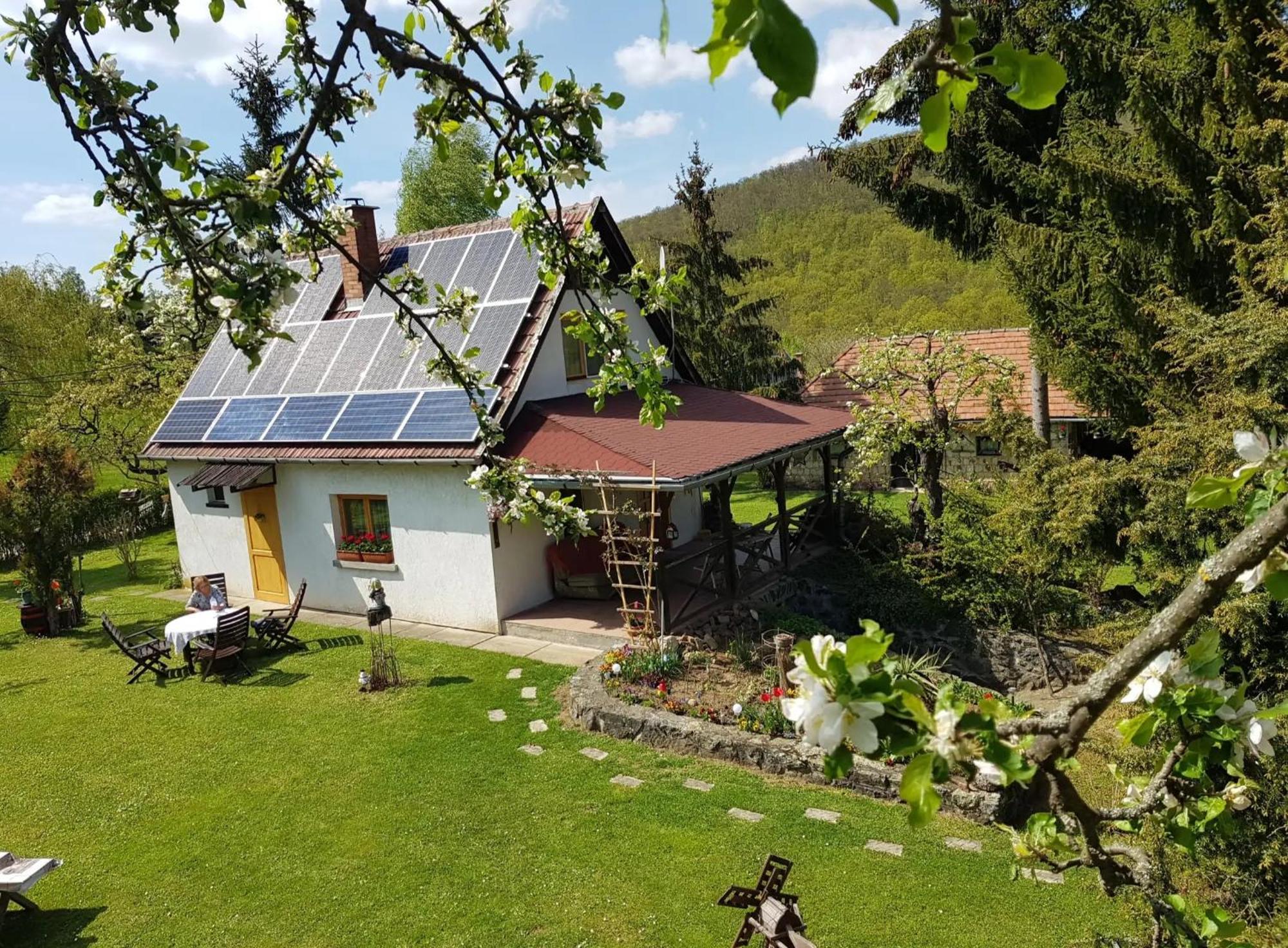 Villa Szarvasko Szeruskert Vendeghaz Exterior foto